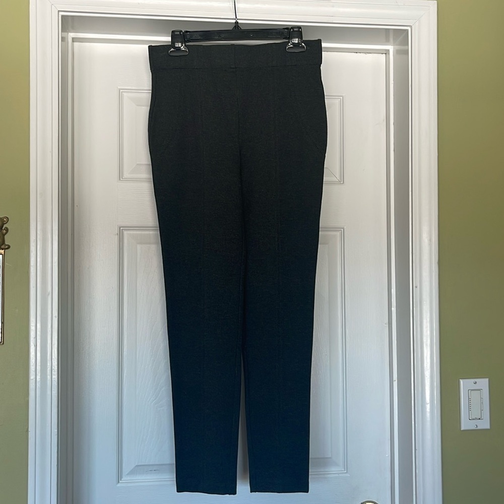 Thalian Pull-on skinny stretch charcoal gray pants Size M